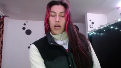 Snapshot of angele_johnson chatting on February 5, 2:08 am angele online show from February 5, 2:08 am