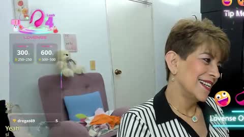Snapshot of angelina_stone_65 chatting on September 30, 11:26 pm Angelina online show from September 30, 11:26 pm
