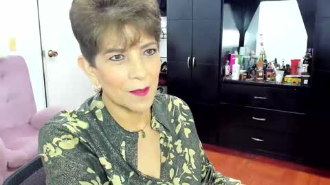 Snapshot of angelina_stone_65 chatting on October 18, 12:48 am Angelina online show from October 18, 12:48 am