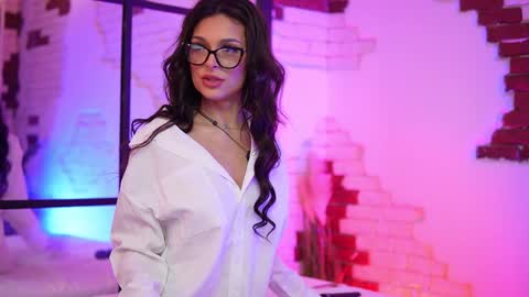 Snapshot of angelinagia chatting on February 9, 1:00 am  Angelina  online show from February 9, 1:00 am
