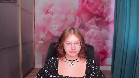 AngelinaLow online show from October 6, 11:28 am