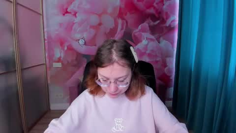 AngelinaLow online show from March 12, 6:40 am