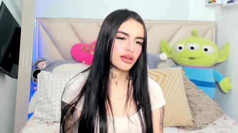 Snapshot of angeline__smith chatting on February 24, 7:30 pm Angeline Smith  online show from February 24, 7:30 pm