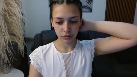Snapshot of angeline_davies chatting on March 3, 12:06 pm angeline_davies online show from March 3, 12:06 pm