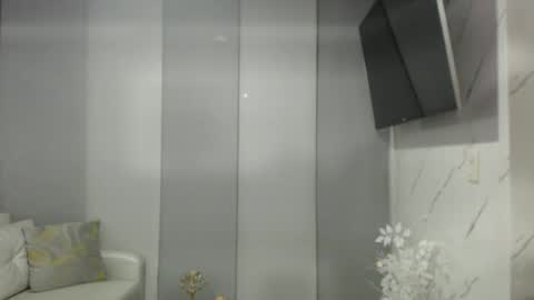 angelinna_12 online show from May 20, 5:04 am