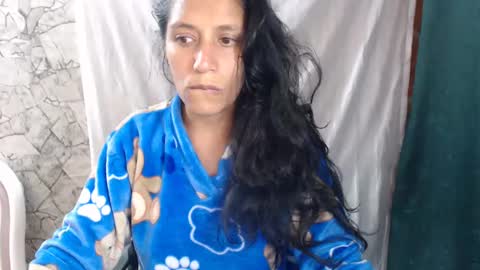 Snapshot of angelitaa_hot chatting on September 12, 2:35 am angela online show from September 12, 2:35 am