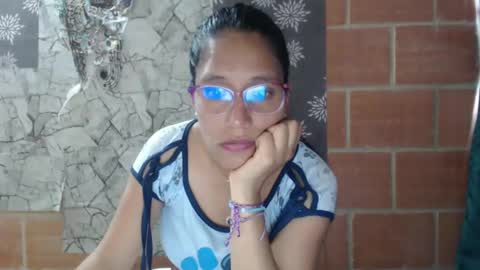 Snapshot of angelitaa_hot chatting on February 20, 12:25 pm angela online show from February 20, 12:25 pm