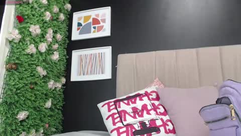 Snapshot of angelitawild_ chatting on March 9, 7:48 pm angel online show from March 9, 7:48 pm