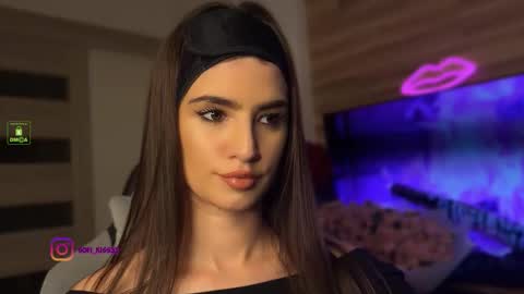 Snapshot of angelmi171 chatting on October 9, 8:14 pm angelmi171 online show from October 9, 8:14 pm