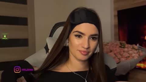 Snapshot of angelmi171 chatting on October 12, 8:54 pm angelmi171 online show from October 12, 8:54 pm