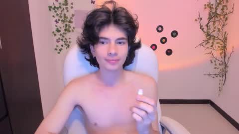 Snapshot of angelo_duarte chatting on October 25, 9:48 pm Angel online show from October 25, 9:48 pm