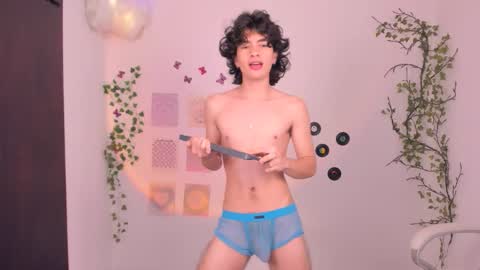 Snapshot of angelo_duarte chatting on September 24, 6:14 pm Angel online show from September 24, 6:14 pm