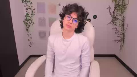 Snapshot of angelo_duarte chatting on September 15, 4:30 pm Angel online show from September 15, 4:30 pm