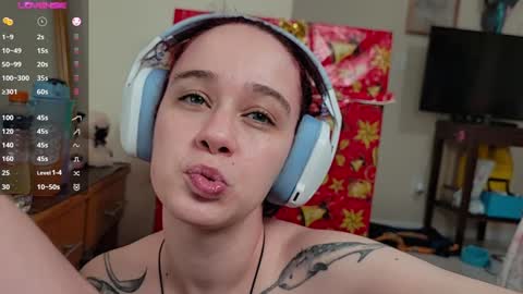 Snapshot of angels_fuck chatting on December 21, 3:36 am Chau Mist    online show from December 21, 3:36 am
