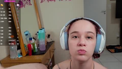 Snapshot of angels_fuck chatting on December 28, 1:08 am Chau Mist    online show from December 28, 1:08 am