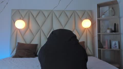 ANGIE online show from December 4, 2:38 pm