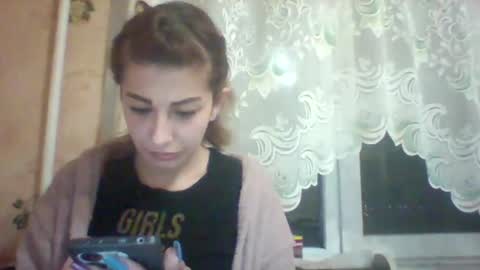 Isabella online show from April 3, 8:05 pm