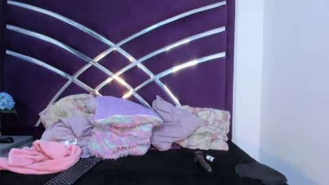 angiexht online show from April 8, 5:16 pm