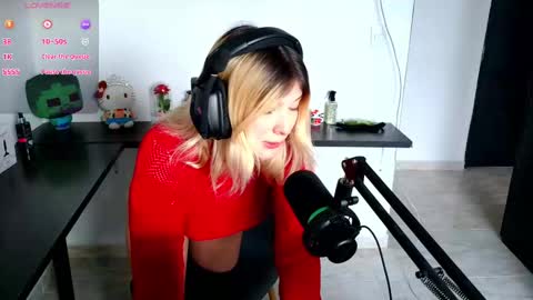 Snapshot of ania_mml chatting on October 4, 9:01 pm Ania online show from October 4, 9:01 pm