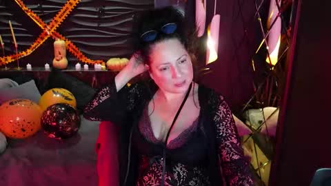 Anita online show from October 31, 9:59 pm