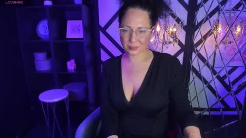 Anita online show from March 11, 8:53 pm
