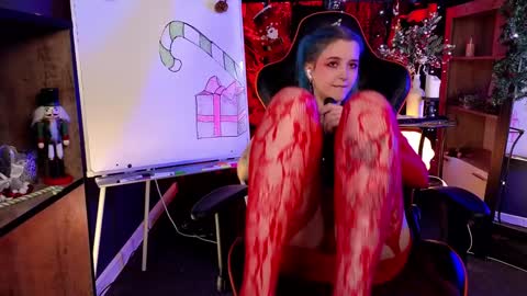 Violett online show from December 25, 7:13 pm