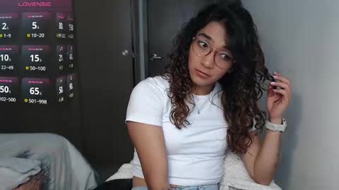 Anna online show from October 31, 4:07 pm