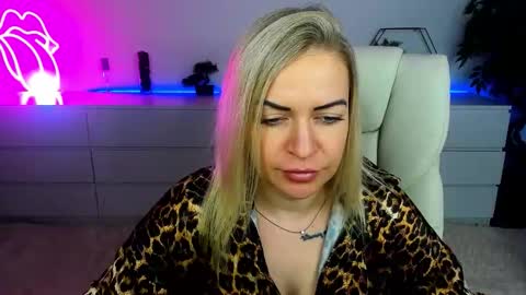 anna_snow9 online show from September 16, 6:44 pm