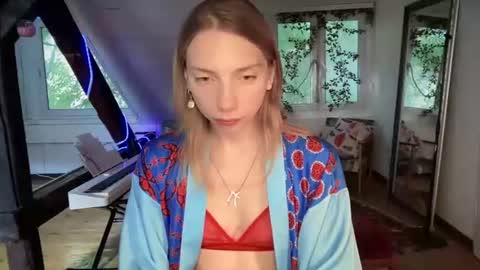 Anna Darko online show from July 25, 2:59 pm