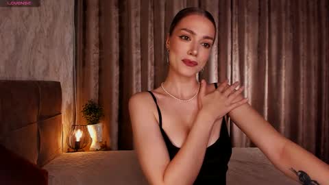 Snapshot of annakarenina__ chatting on September 27, 6:05 pm Goddess Anna online show from September 27, 6:05 pm