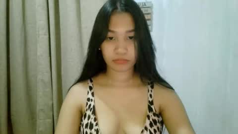 Riane online show from November 24, 3:43 pm