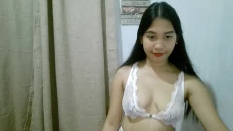 Snapshot of annarot chatting on October 22, 1:46 pm Riane online show from October 22, 1:46 pm