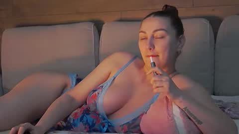 annasplash online show from May 3, 4:40 am