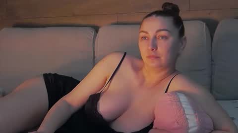 annasplash online show from May 7, 4:52 am