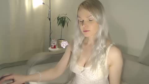 Annett online show from December 7, 12:25 am