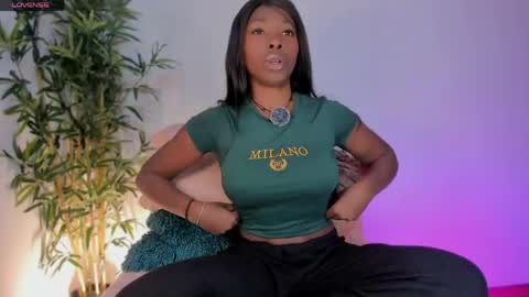Independent model online show from May 17, 3:27 am