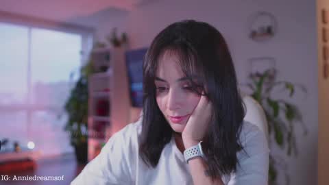 Annie    online show from March 5, 10:32 pm