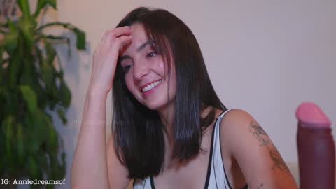 Annie    online show from January 8, 10:16 pm