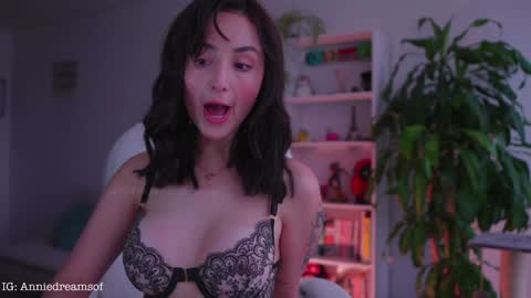 Annie    online show from December 24, 10:17 pm