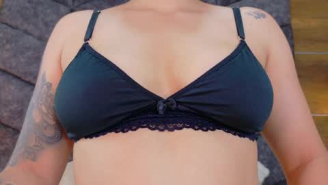 ANNIE online show from April 1, 11:33 am