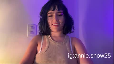 Snapshot of annie_snow_ chatting on March 6, 10:26 pm JEANNE no olvides seguirme dont forget follow me uu online show from March 6, 10:26 pm