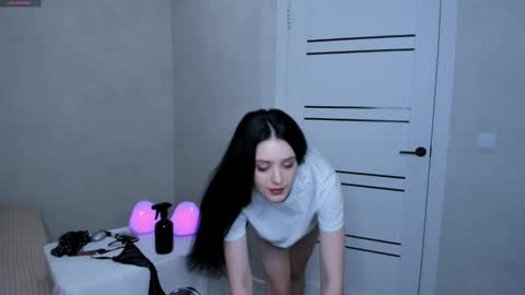 annieparson online show from February 16, 8:44 pm