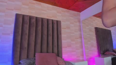 Annie  Alex online show from December 20, 6:13 pm