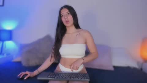 Snapshot of anniie_james_ chatting on September 13, 2:41 pm Annie online show from September 13, 2:41 pm