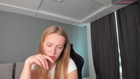 AnnyFourse online show from December 9, 10:32 am