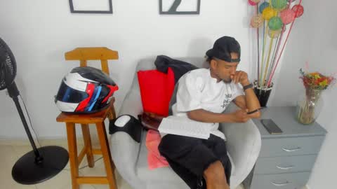 Snapshot of anthoy_wayans chatting on October 8, 1:46 am       online show from October 8, 1:46 am