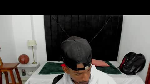 Snapshot of anthoy_wayans chatting on October 16, 12:54 am       online show from October 16, 12:54 am