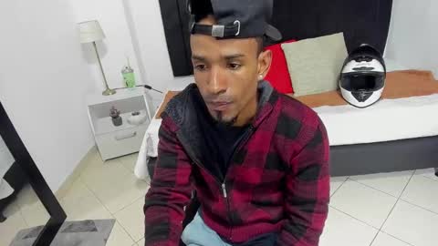 Snapshot of anthoy_wayans chatting on December 13, 1:04 am       online show from December 13, 1:04 am
