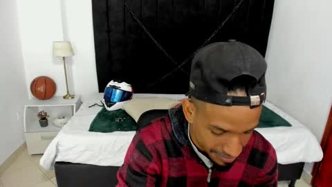 Snapshot of anthoy_wayans chatting on October 15, 12:14 am       online show from October 15, 12:14 am