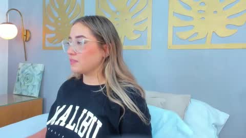 A N T O N E L L A  online show from March 12, 10:39 pm